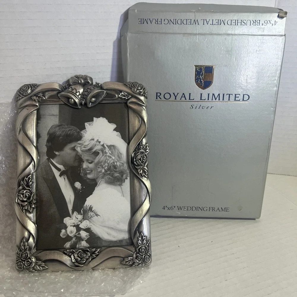 Vintage‎ Royal Limited Silver Tone 4x6 Rose Trellis Album Frame Open Box